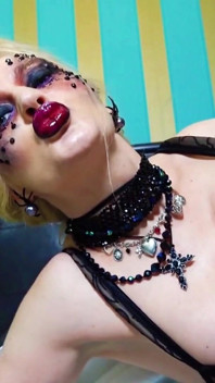 Posedată de Succubus Lips