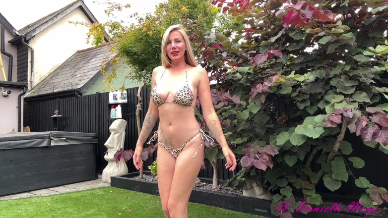 DanielleMaye: Molo v bikinách