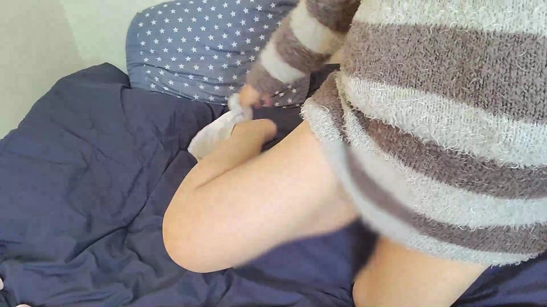 aika: Married Woman Masturbating on the Bed
