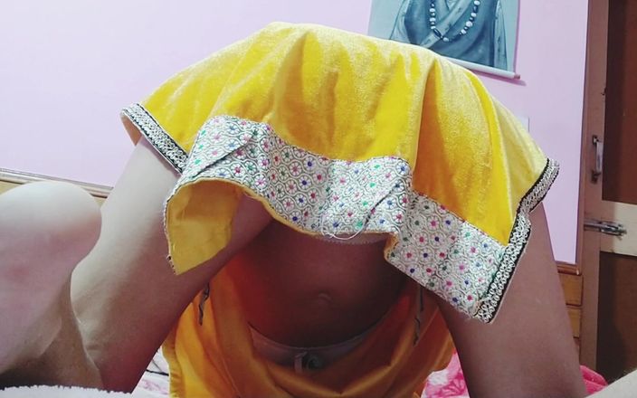 Bolly Karma: Pantat bahenol tante nakal ini dientot habis-habisan sampai matanya menerang...