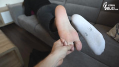 Czech Soles - foot fetish content: Kaki besar, penat dan bau - sudut pandangan pertama