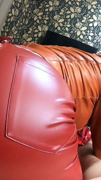 Braune leder-reißverschlusshosen pOV, große zigarre, reverse-cowgirl und doppel-sperma