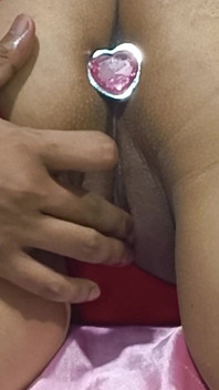 Influenciadora indiana do Instagram quer experimentar plug anal pela primeira vez