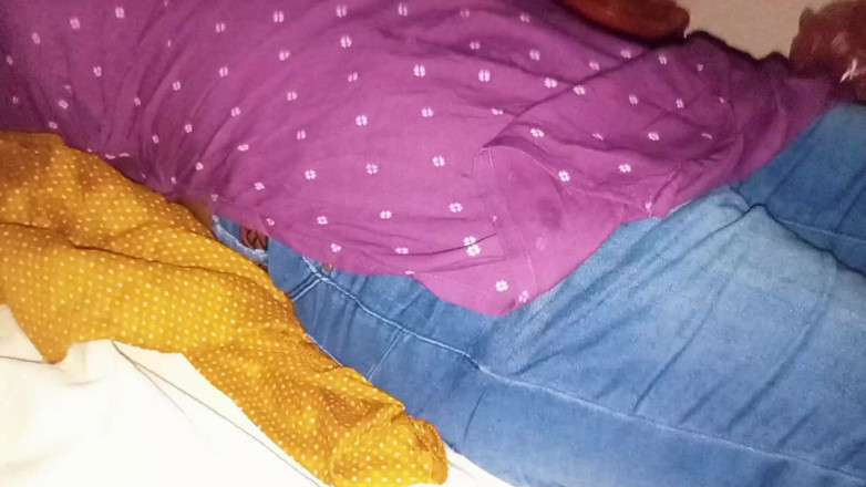 Harder 299: Risky Blowjob in Ac Bus. Hot Desi Priti Bhabhi.