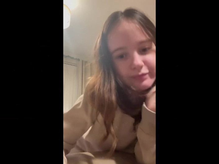 Teen Sophie: Bakış açısı: Oturup yüzüne biniyorum