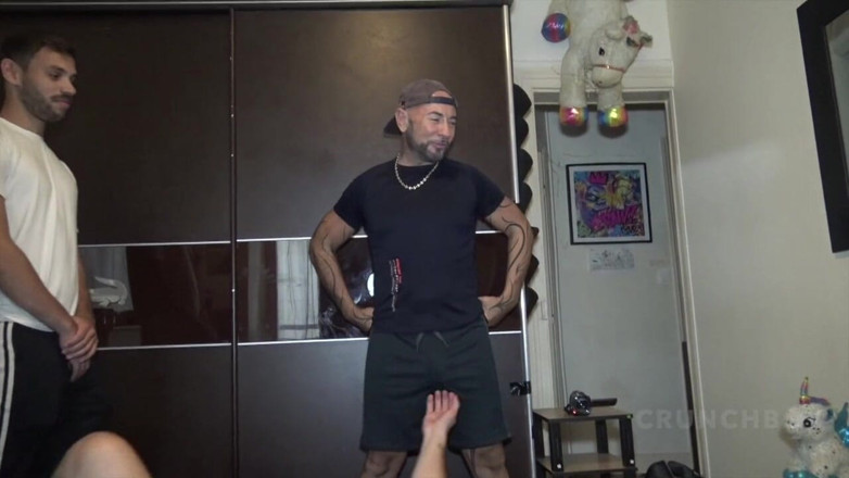 Hot rough sex special bareback: gan bang con una troia scopata cruda da s 2 amici