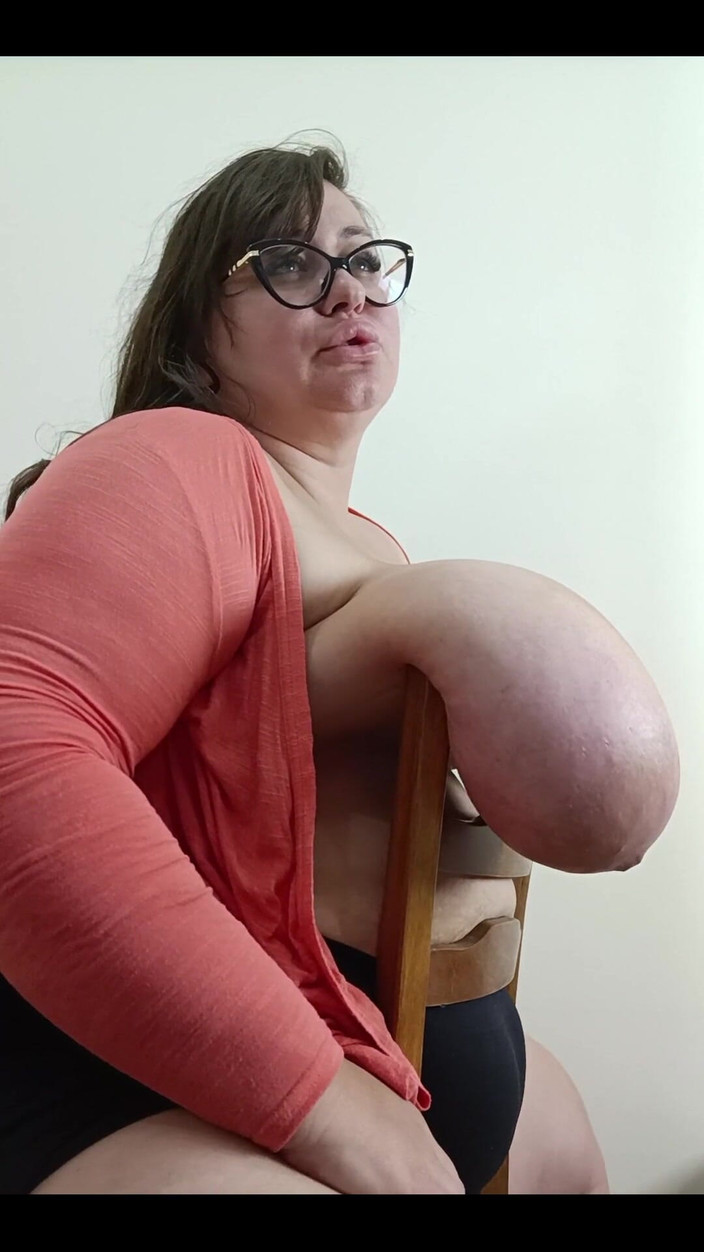 Nina Doll: Tetek besar