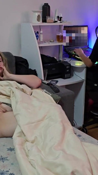 La Moglie BBW Arrapata Bionda Non Può Aspettare Suo Marito Smetta Di Giocare E Si Fa Venire