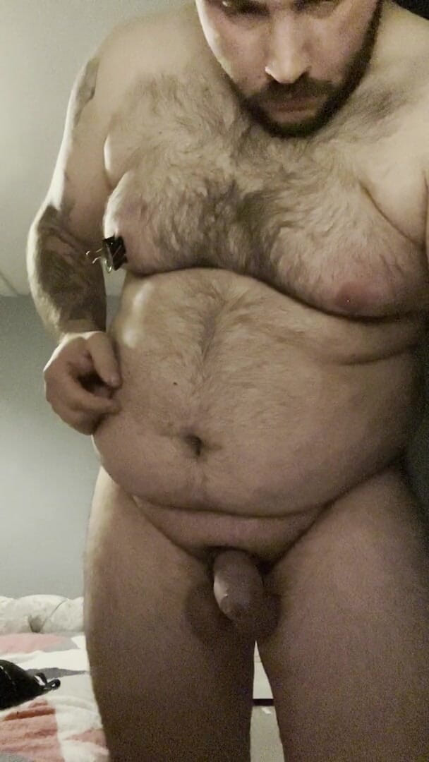 Shaun Cbt: Travestito anale Ammanettato cazzo e palla con capezzoli piercing