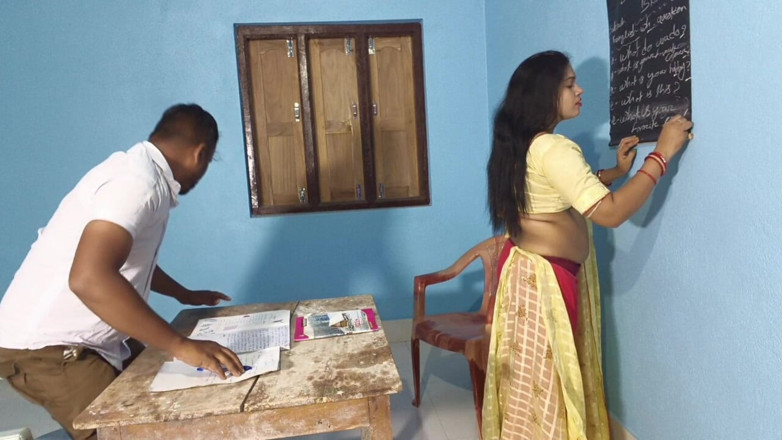 Sona bhabhi: Sexy English Teacher Madam Nude Romance with Her Student in...