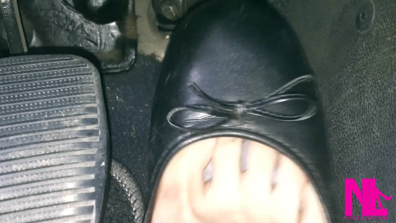 Nyllady: Menyelamatkan flat hitam pada barefoot