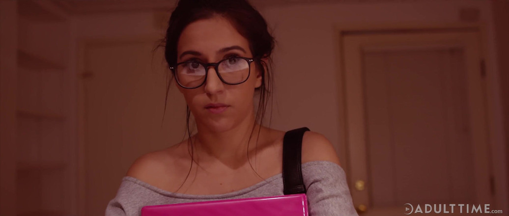 Adult Time: GIRLCORE - a treia șefă lesbiană Alexis Fawx domină