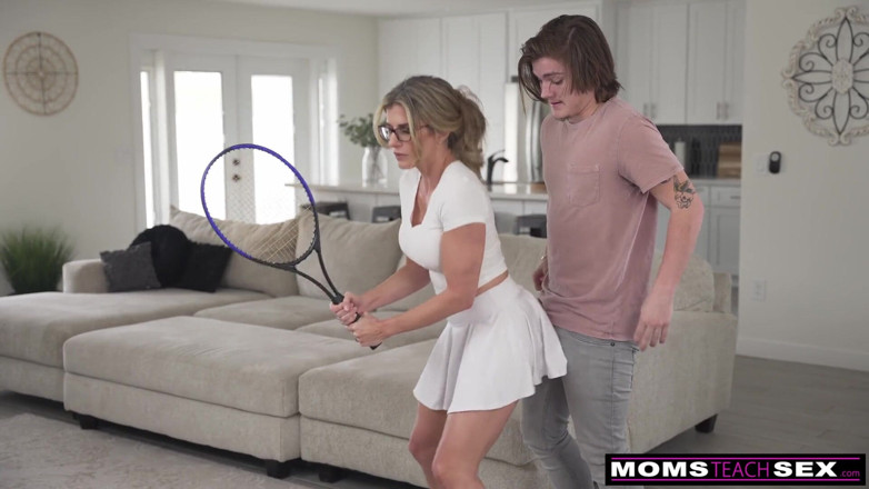 Moms teach sex: Mẹ kế giúp tôi làm sắc nét trò chơi của...