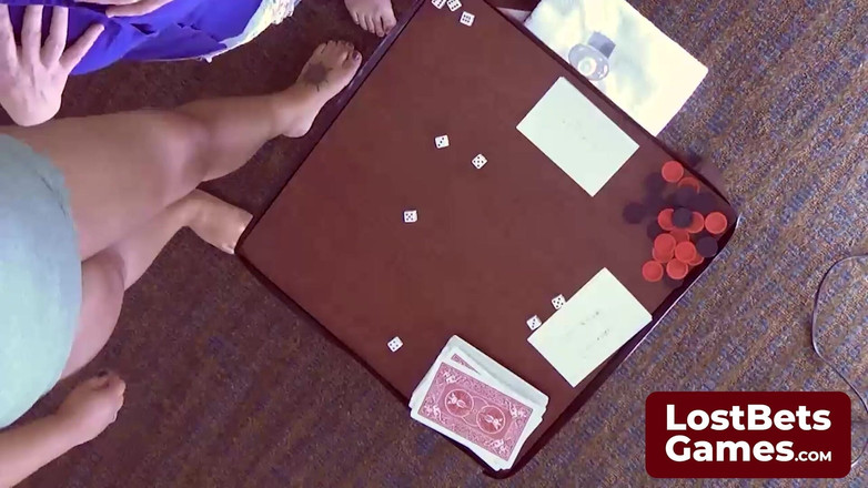 Lost Bets Games: Người thua cuộc trò chơi thoát y cuối cùng, chỉ...