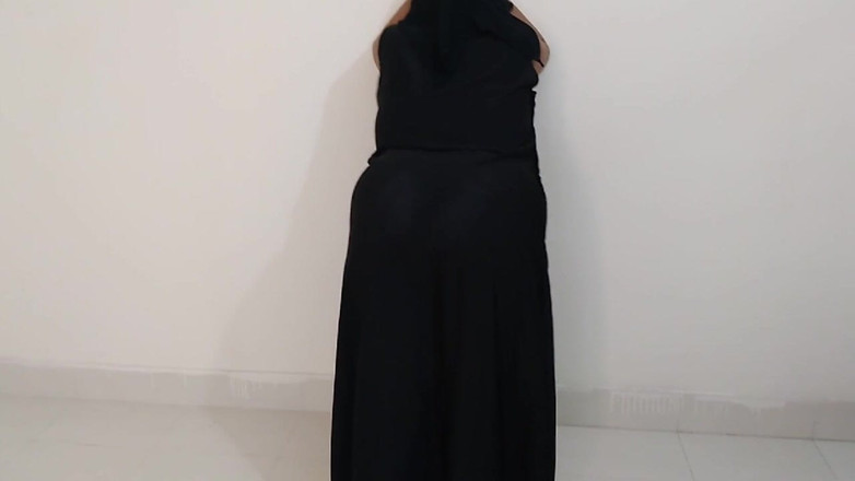 Aria Mia: Marokkanische monica wird geil, während ihr ehemann nicht zu hause...