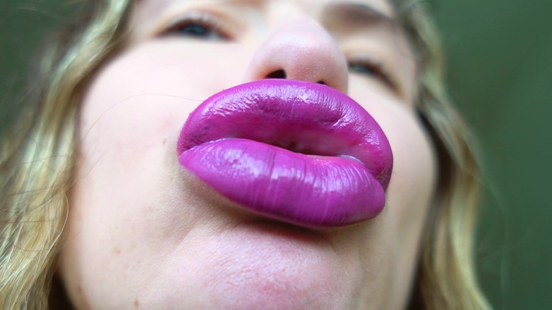 Rarible Diamond: Pucker Lips Custom