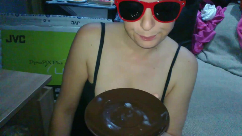 Toilet Mommy: Food Porn Fantasy. Mangiando Sborra