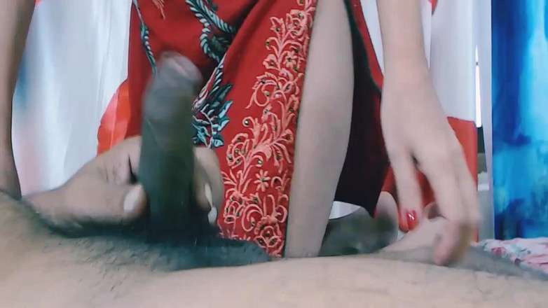 Bolly Karma: スラッティMILFフィーチャー