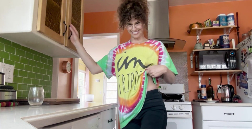 VibeWithMommy: 保守的な女性がヒッピーに変わる!これはまさに高品質なパフォーマンスだ。見てて!