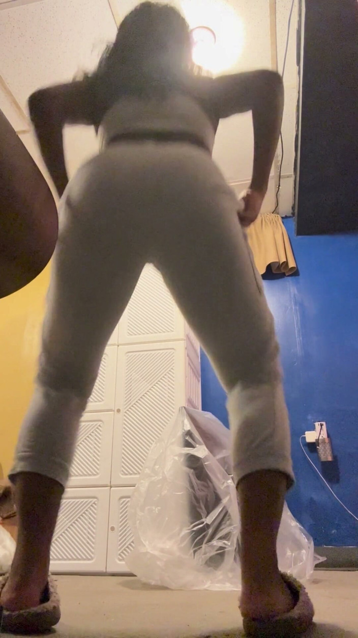ALLIYAH ALECIA: American Girl Twerking