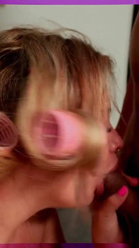 Meine vollbusige latina-stiefmutter lässt mich ficken, wenn ich einen job bekomme