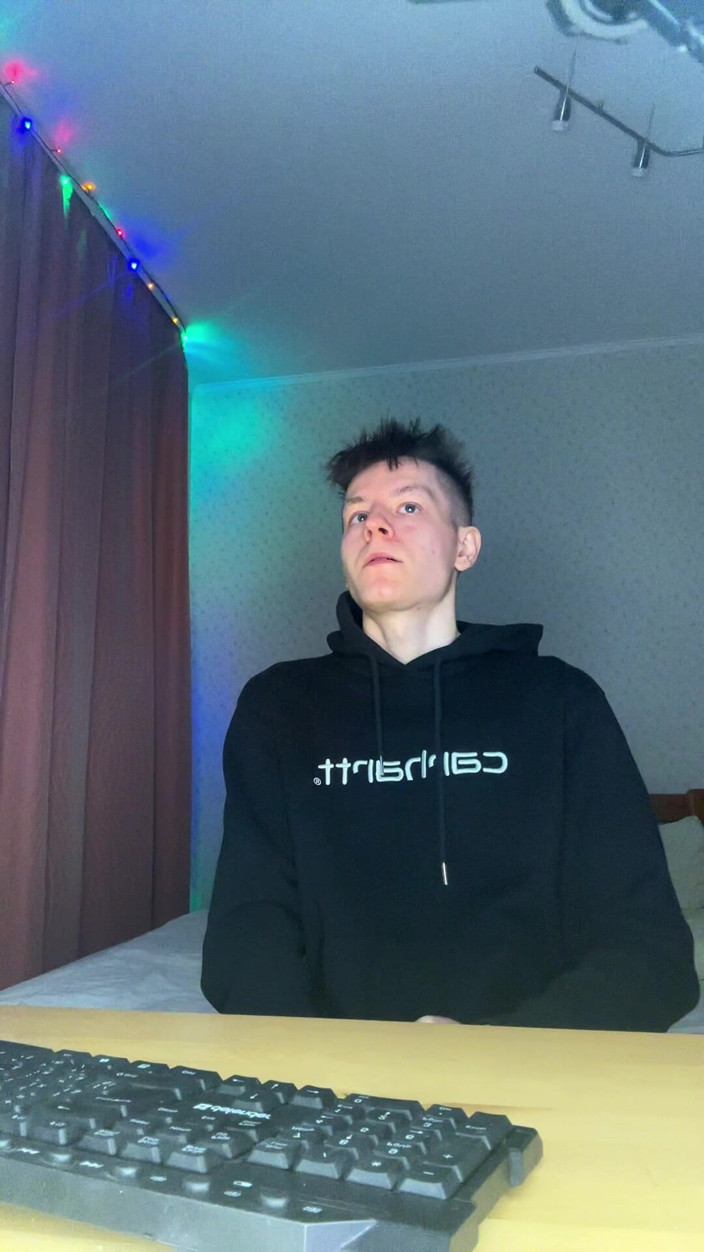 Morflot24: Hladím ho rychle a drsně, dokud není pokryta celá moje...