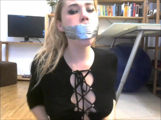 Selfgags classic: Gură umplută și căluș cu bandă adezivă!