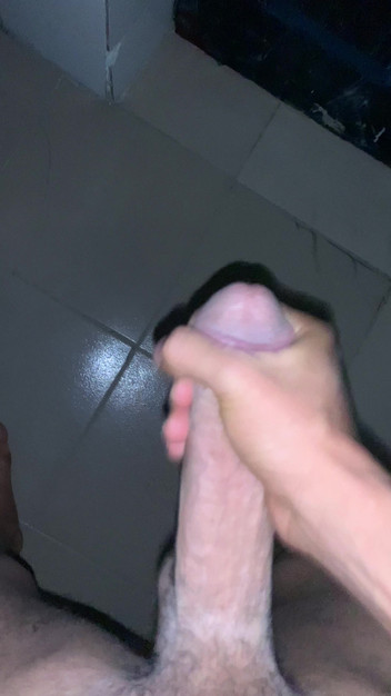 Preek Fans: नहाते समय हिलाने से पहले ऑफिस का शौचालय