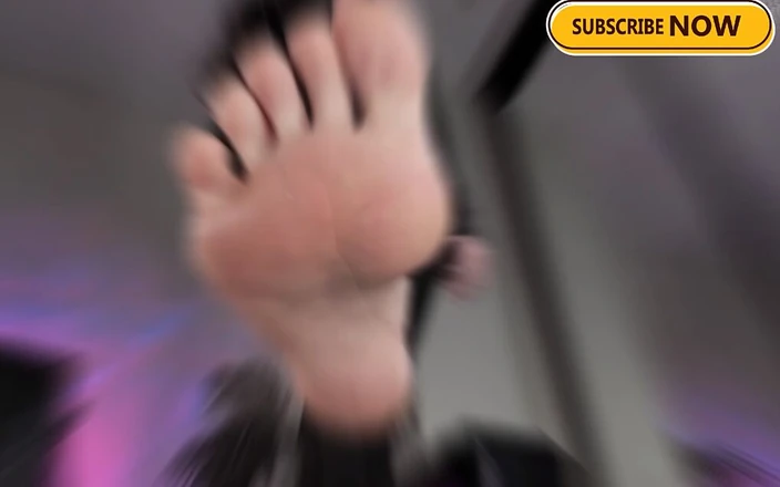 Feet lady: Giantess Goddess