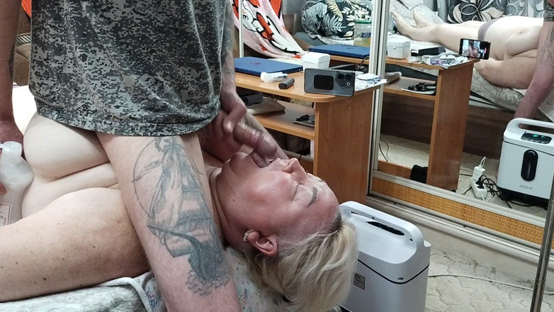 Zona901: 我正在给我的鸡巴撸管，给我的女友喂精液