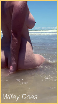 Wifey Ama Godersi La Spiaggia Nuda