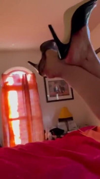 Real Homemade Stepmom Ann Warming up Her Legs and Feet for a Good Fucking