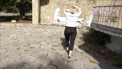 RedRoseRus: Plimbare în parc în colanți negri