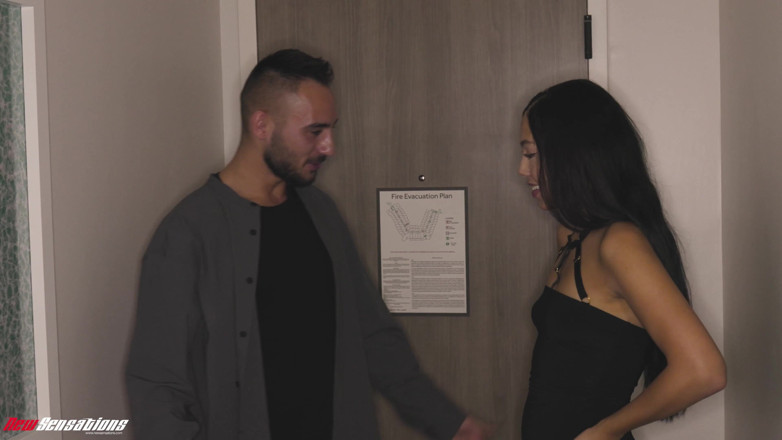 HotwifeXXX: Evli Bianca Bangs eski bir arkadaşına geliyor