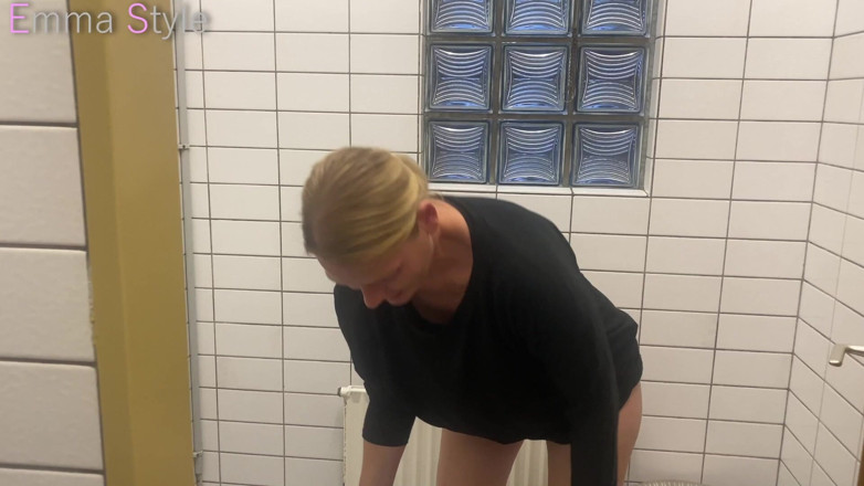 Emma Style: And Another Pee Video, Swallowing Pee From a Glass