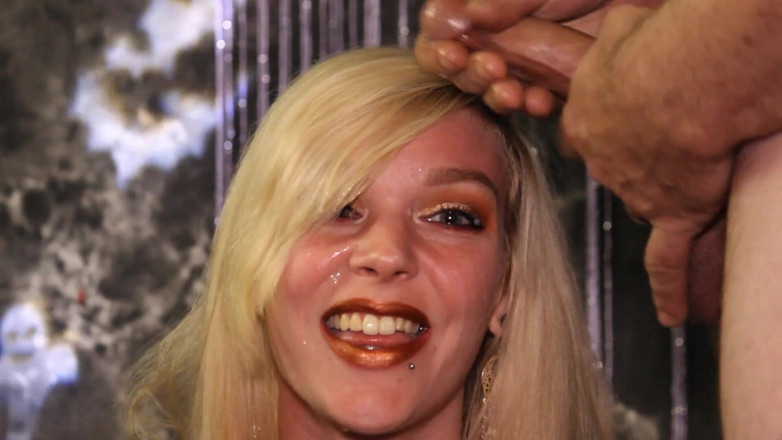 GamerGirlRoxy: Metal dudaklarıma boşal: altı kez