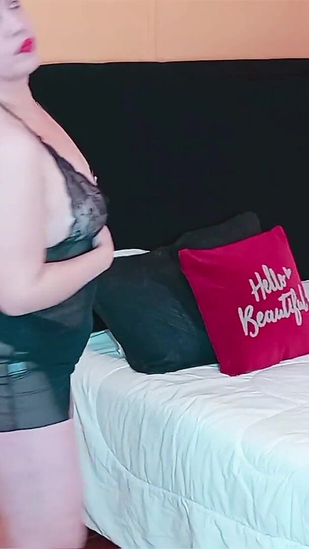 Kellyhotstepmom: Kelly, dalam pakaian dalam hitam seksi, tarian untuk awak, cinta...