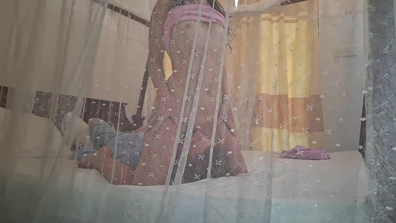 Karina_Doll: In Thailand auf dem gesicht eines Touristen sitzen und mehrere...