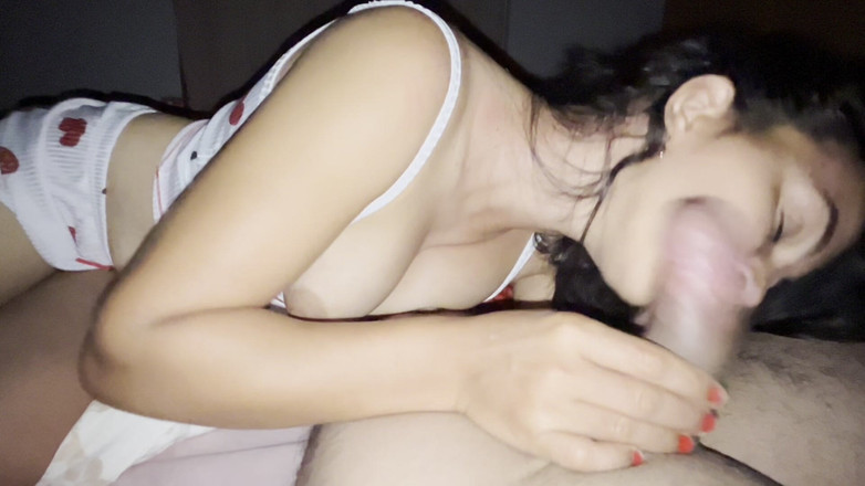 Xhacamisinha: 我哥哥的年轻妻子喜欢在他上班时给别人