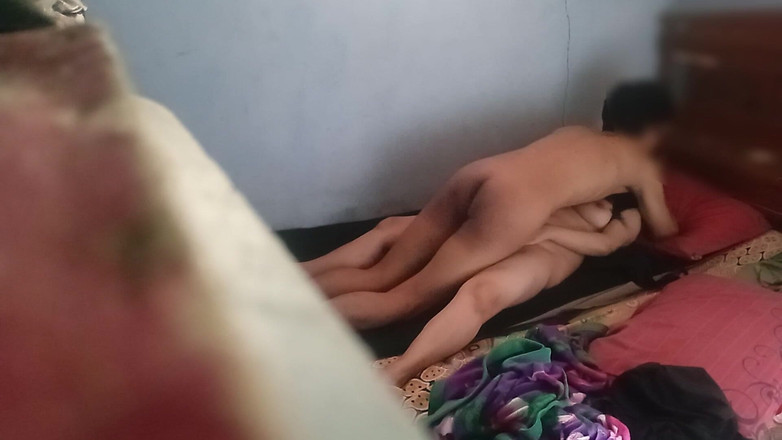 Famly sex: 家族をいじめている友人をちょっと見てみよう