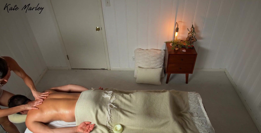Kate Marley: Ongelooflijk orgastische tantrische lingam / penismassage met meerdere mannelijke orgasmes - Kate &...