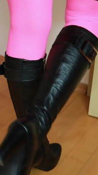 Rosa nylon & högklackade stövlar - sensuell retas & lek