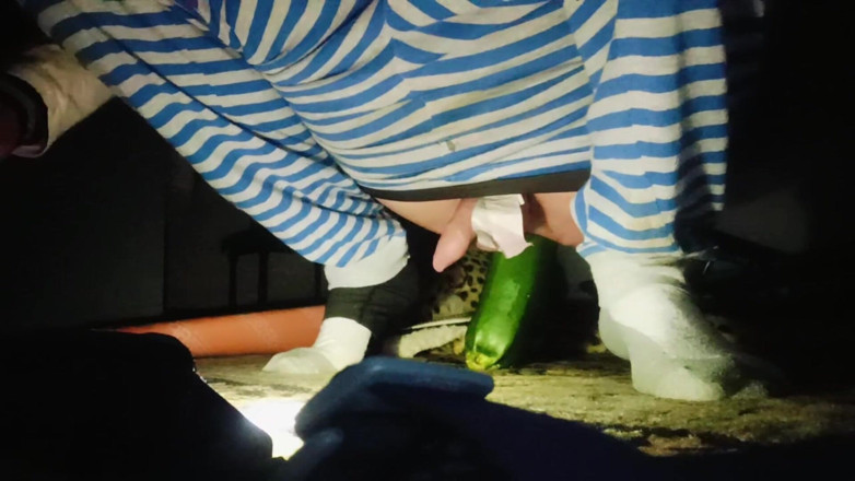 Culopeke: Szczupły młody mężczyzna sam otwiera swój odbyt