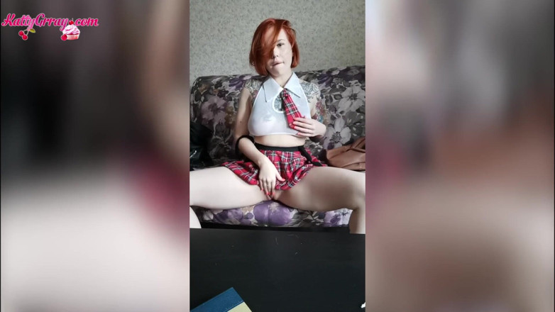 Katty Grray: 카메라에 보지를 가지고 노는 음란한 여대녀