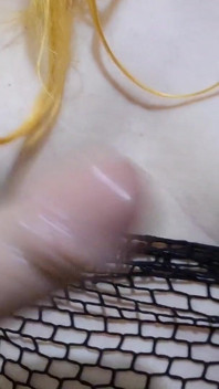 变性女孩在被惩罚后挤奶