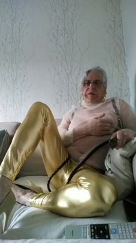 Sgualdrina in Leggings Con Frusta