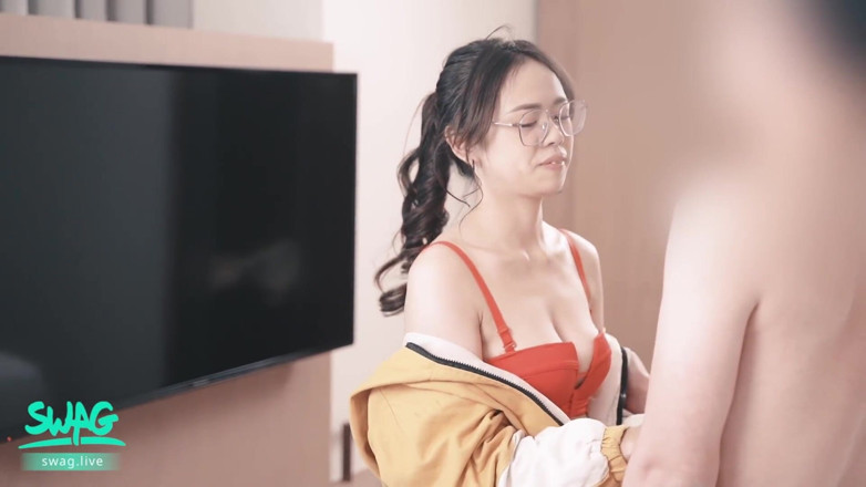 SWAG.live: Napalona dziewczyna zerżnięta przez Asian Hunk