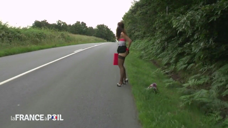 Rue Chaude: Slutty hitchhiker fucks for ride