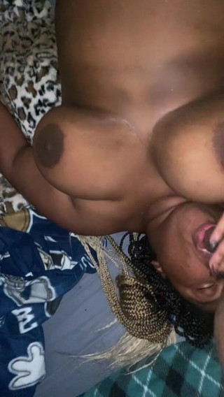 Anita Head: Ebenholz-MILF lutscht und fickt besten freund