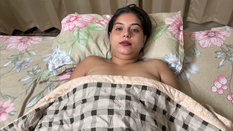 Saarabhabhi6: Minha grande meia-irmã estava com raiva, compartilhamos cama de solteiro, áudio...